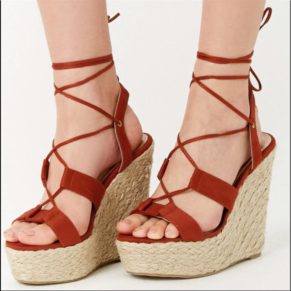Liliana Wedges